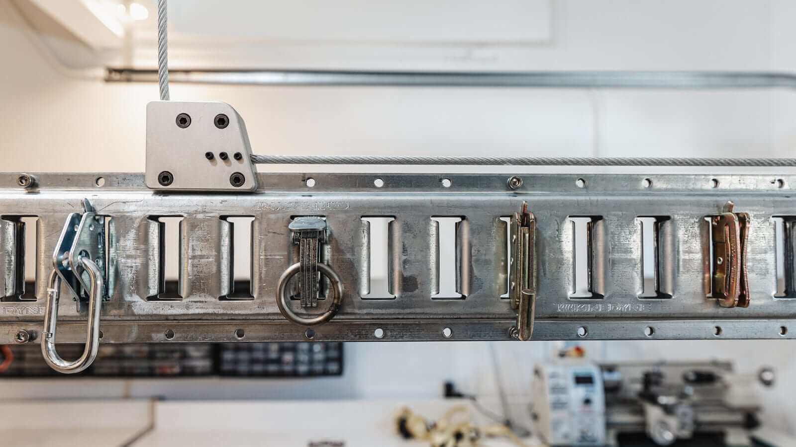 Auxx-One Single Motor Universal Lift