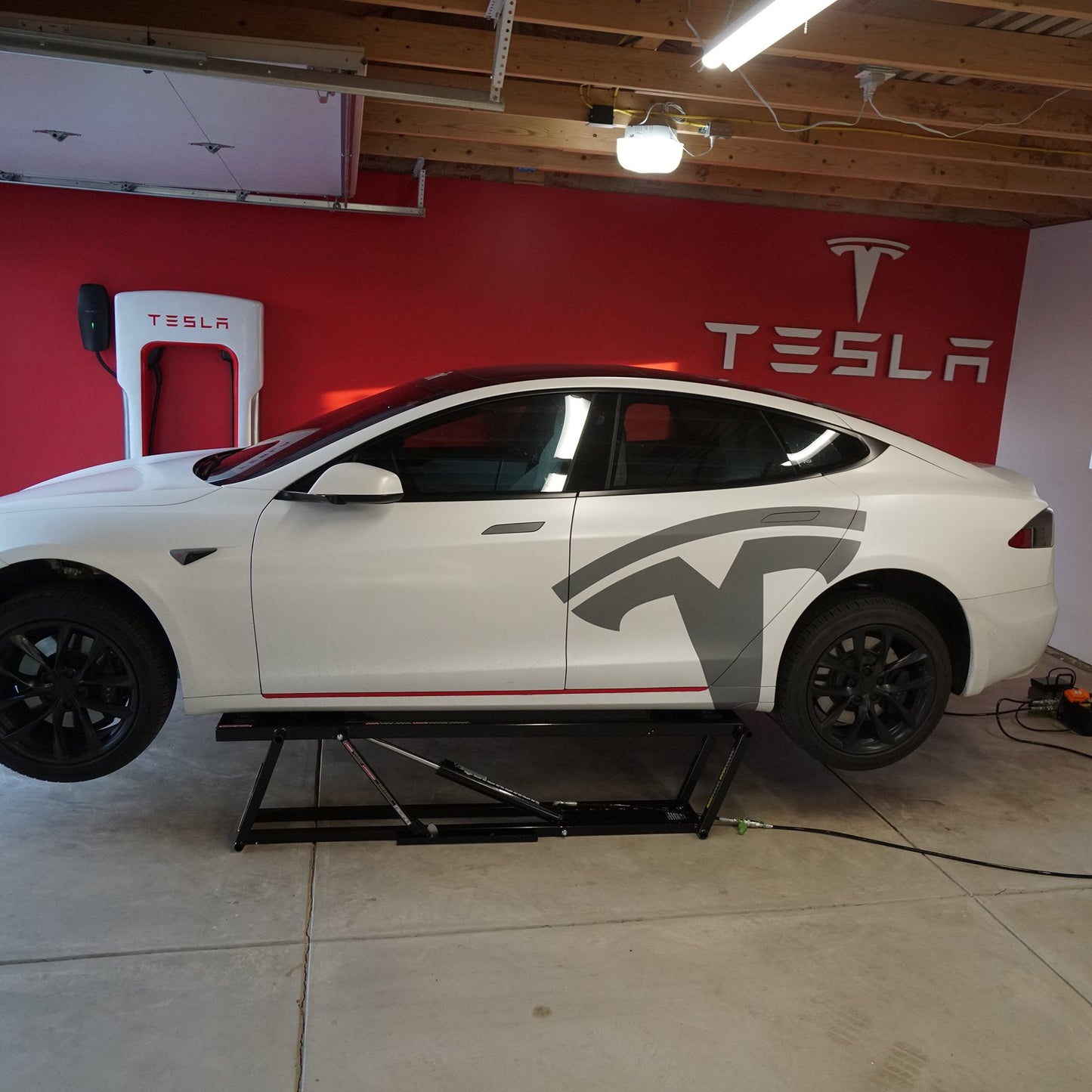 QuickJack 6000ELX Extended-Width Portable EV Car Lift 5175650